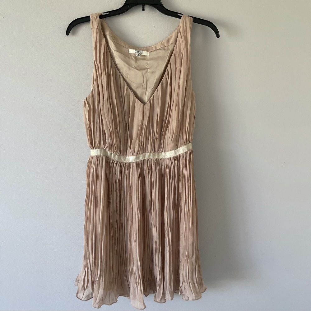 BB Dakota v cut pleated dress